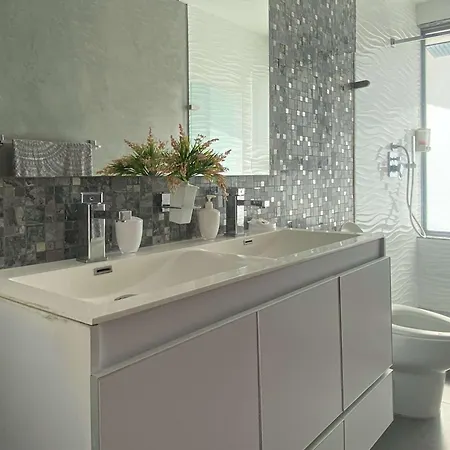 Amazing 3br With Ocean View In Marbella